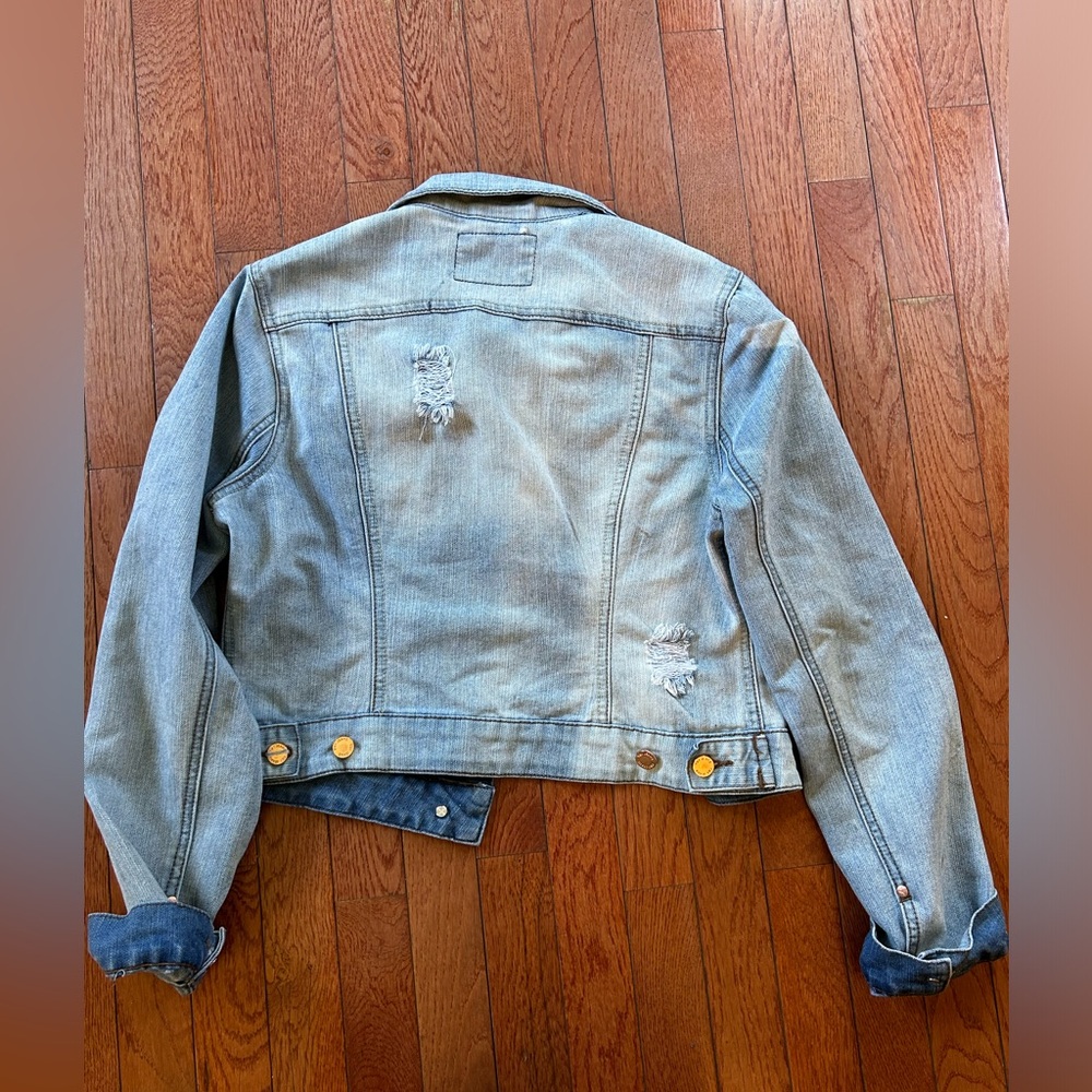 Jean jacket 👖💙 - Picture 4 of 5